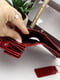 Подарунковий набір: шкіряний гаманець та брелок червоного кольору з логотипом бренду | 6528241 | фото 5