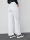 Трикотажные штаны молочного цвета на флисе с накладными карманами | 6547821 | фото 2