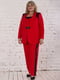 Элегантный костюм в деловом стиле красного цвета с кружевными вставками | 6548763