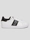 Молодіжні кросівки білі зі вставками та написом чорного кольору | 6568694