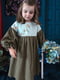 Сукня кольору хакі з принтом | 6547512 | фото 2