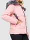 Розовая куртка с меховой отделкой на капюшоне | 6569049 | фото 3