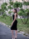 Облягаюча чорна сукня з вирізом на ліфі | 6568784 | фото 2