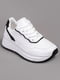 Білі кросівки з контрастним оздобленням | 6570459