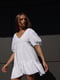 Белое мини-платье из натуральной ткани с коротким рукавом на резинке | 6570250 | фото 6