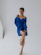 Синее мини-платье А-силуэта на запах с открытыми плечами | 6570254 | фото 5