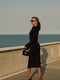 Трикотажное черное платье-футляр длины миди | 6570326 | фото 4