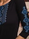 Вишиванка-лонгслів Ніжність чорний з синьою вишивкою | 6569965 | фото 4