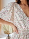 Сукня А-силуету молочного кольору з квітковим принтом та резинкою на талії | 6424960 | фото 2