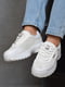 Кросівки білого кольору на шнурівці | 6577326 | фото 2