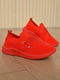 Кросівки червоного кольору, декоровані стразами | 6577839 | фото 2