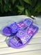Шлепанцы фиолетового цвета, декорированные цветком | 6577871 | фото 2