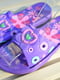 Шлепанцы фиолетового цвета, декорированные цветком | 6577871 | фото 4