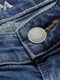 Темно-синие джинсы с потертостями | 6578749 | фото 4