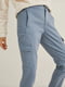 Зауженные голубые брюки с накладными карманами | 6578750 | фото 4
