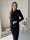 Свободное черное флисовое платье-футляр в рубчик “Генуя” | 6590009 | фото 2