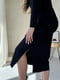 Свободное черное флисовое платье-футляр в рубчик “Генуя” | 6590009 | фото 6