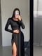 Чорна сукня А-силуету в рубчик  з розрізом на стегні | 6590640 | фото 2