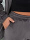 Велюровый темно-серый костюм: толстовка и брюки | 6606180 | фото 5