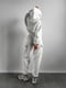 Білий костюм на флісі: худі та джогери з накладними кишенями | 6615351 | фото 2