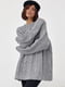 В'язаний светр оверсайз сірого кольору з візерунками із кісок | 6615908 | фото 2