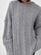 Вязаный свитер оверсайз серого цвета с узорами из косичек | 6615908 | фото 5