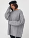 В'язаний светр оверсайз сірого кольору з візерунками із кісок | 6615908 | фото 6