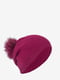 Зимняя вязаная шапка с помпоном сливового цвета | 6615989 | фото 2