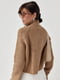 Светло-коричневый вязаный свитер oversize с воротником на молнии | 6616621 | фото 2