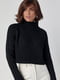 Короткий вязаный черный свитер в рубчик с рукавами-регланами | 6616625 | фото 2