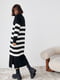 Вязаное платье-свитер черного цвета в полоску фасона oversize | 6616637 | фото 2