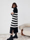 Вязаное платье-свитер черного цвета в полоску фасона oversize | 6616637 | фото 3