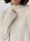 Короткий вязаный бежевый свитер в рубчик с рукавами-регланами | 6616646 | фото 3