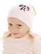 Двошарова шапочка кольору рожевий персик, декорована нашивкою | 6617861