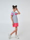 Сукня прямого крою сіро-рожева з написом | 6618757 | фото 2