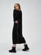 Вязаное черное платье с декоративными полосками по боковым швам и рукавам | 6627849 | фото 5