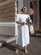 Элегантное белое платье-миди с объемными рукавами | 6506194 | фото 8