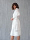 Платье-миди белое кружевное с поясом | 6506254 | фото 5