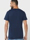 Темно-синя футболка з фірмовим принтом | 6255652 | фото 2