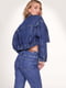 Укорочена джинсова куртка з необробленим низом із синього деніму | 6630501 | фото 4