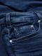 Прямые синие джинсы с легкими потертостями | 6631085 | фото 2