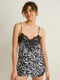 Черная пижама в белый цветочный принт с кружевными вставками: топ, шорты | 6631349