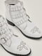 Ботинки белые с ремешками, декорированные заклепками | 6631435 | фото 3