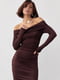 Силуэтное коричневое платье с драпировкой и открытыми плечами | 6632205 | фото 3