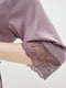 Подовжений блідо-фіолетовий халат з мереживом | 6630224 | фото 4