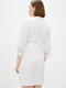 Халат білого кольору, декорований тонким французьким мереживом | 6630262 | фото 2
