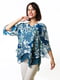 Асиметрична вільна блуза синього кольору з принтом | 6652575 | фото 3