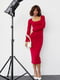 Приталена червона сукня-міді з квадратною горловиною | 6653626 | фото 5