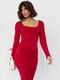 Приталенное красное платье-миди с квадратной горловиной | 6653626 | фото 6