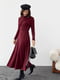 Бордовое А-силуэтное платье-миди с резинкой на талии | 6653631 | фото 6